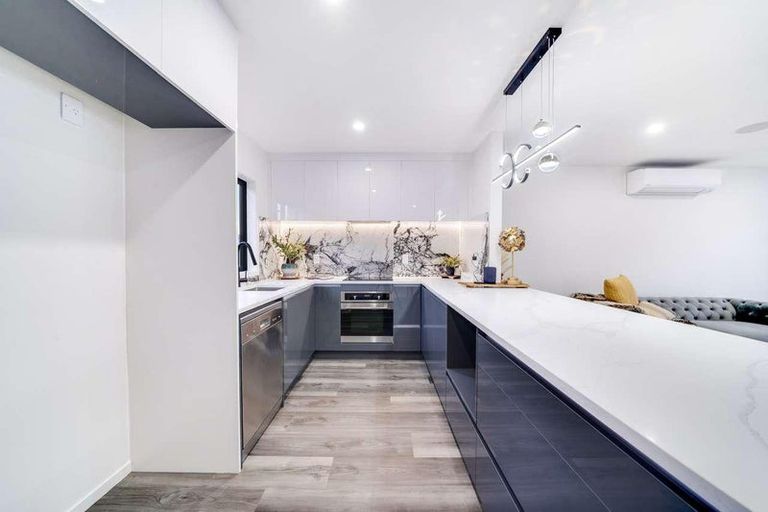 Photo of property in 2/7 Gambare Place, Wattle Downs, Auckland, 2103