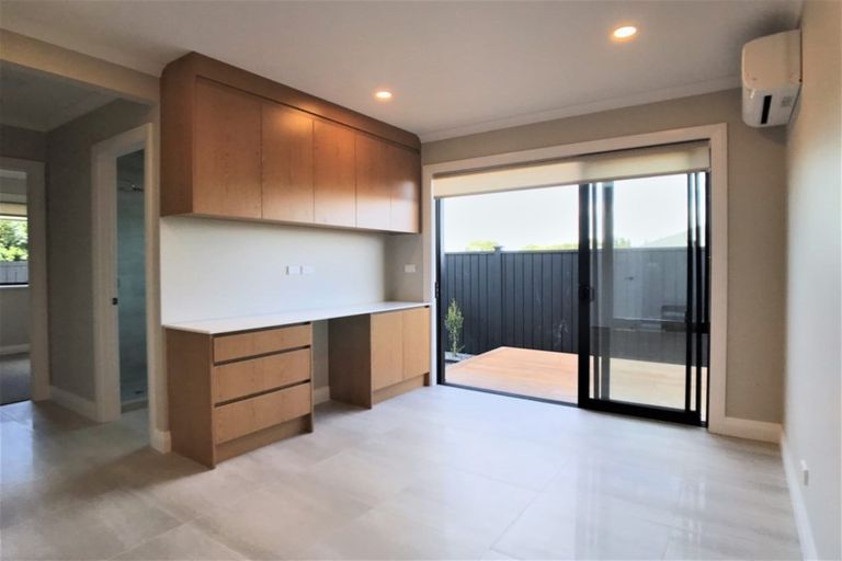 Photo of property in 1 Caldwell Place, Pinehill, Auckland, 0632