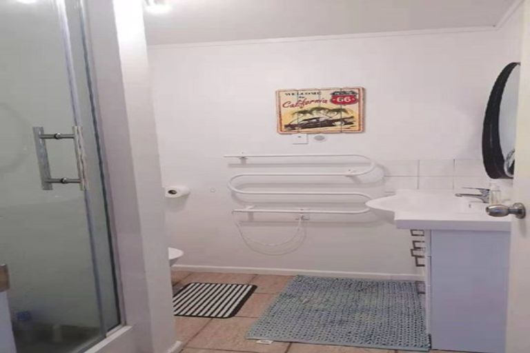 Photo of property in 7 Ellesmere Crescent, Pakuranga Heights, Auckland, 2010