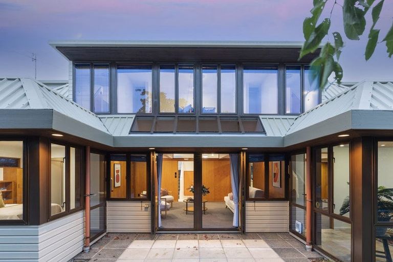 Photo of property in 16 Kent Lodge Avenue, Avonhead, Christchurch, 8042