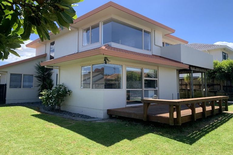 Photo of property in 3 Bridgehead Cove, West Harbour, Auckland, 0618