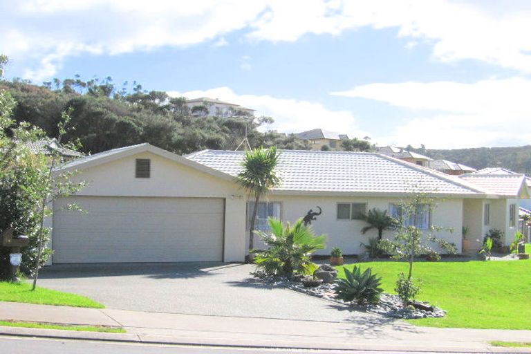 Photo of property in 80 Roberta Crescent, Orewa, 0931