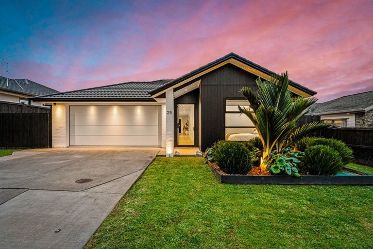 Photo of property in 25 Nobilo Road, Kumeu, 0810