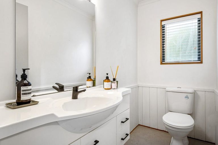 Photo of property in 24a Seaview Avenue, Northcote, Auckland, 0627