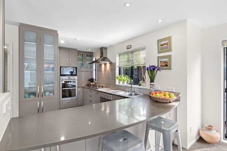 Photo of property in 76a Walmer Road, Point Chevalier, Auckland, 1022
