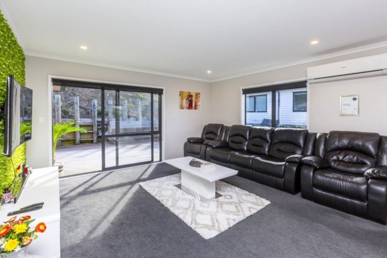 Photo of property in 123 Riverstone Drive, Riverstone Terraces, Upper Hutt, 5018