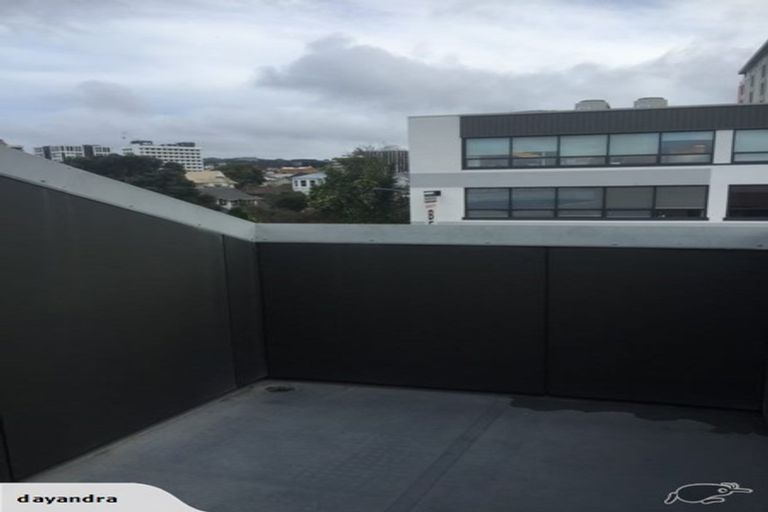 Photo of property in Metro Apartments, 16/220 Thorndon Quay, Pipitea, Wellington, 6011