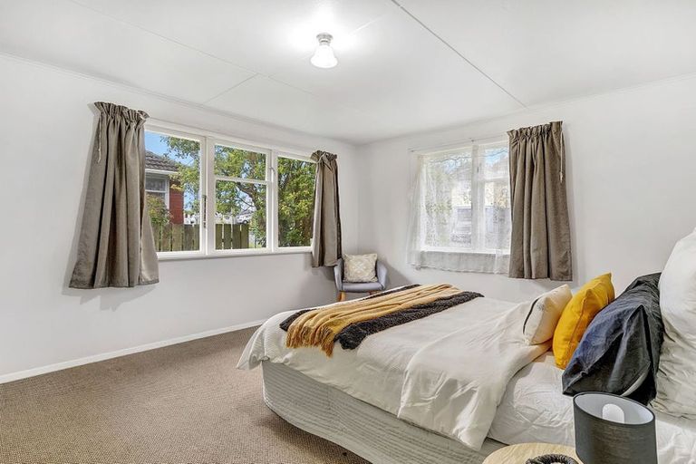 Photo of property in 14 Durham Street, Cannons Creek, Porirua, 5024