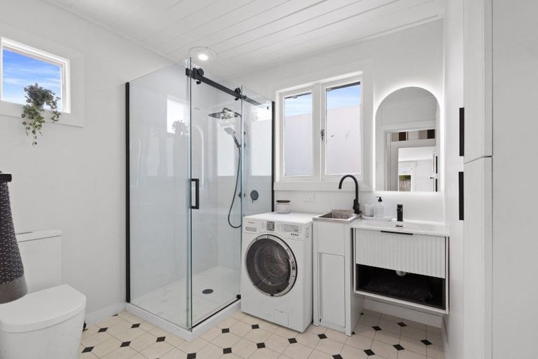 Photo of property in 932 Heaphy Terrace, Fairfield, Hamilton, 3214