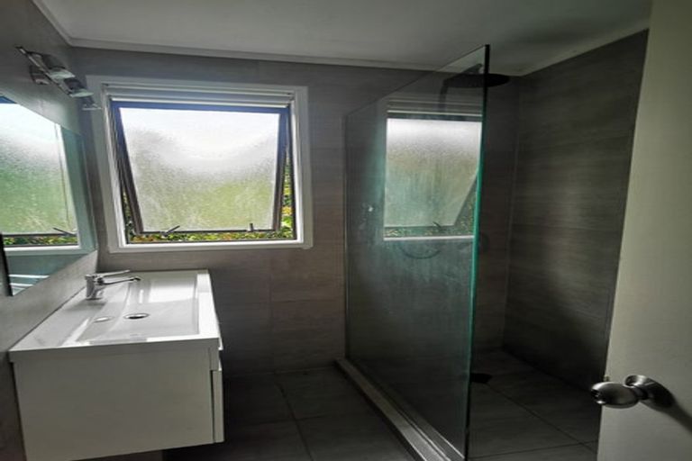 Photo of property in 35 Nile Road, Kelston, Auckland, 0602