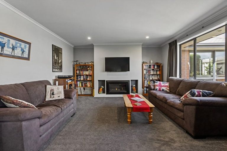 Photo of property in 9 Huetu Place, Bell Block, New Plymouth, 4312