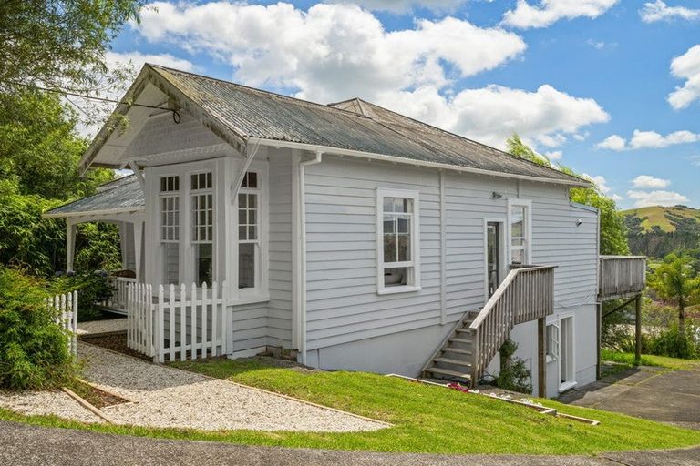 Photo of property in 4 Rautawhiri Road, Helensville, 0800