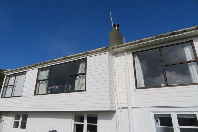 Photo of property in 1 Sidlaw Street, Strathmore Park, Wellington, 6022