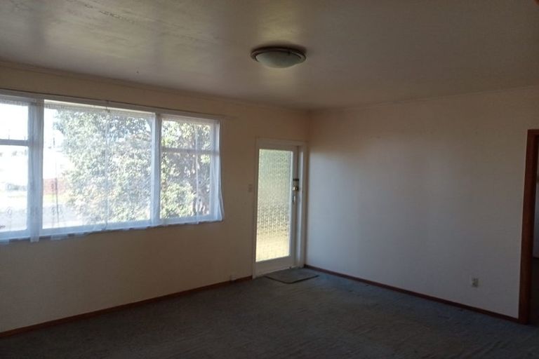 Photo of property in 26 Eastglen Road, Glen Eden, Auckland, 0602
