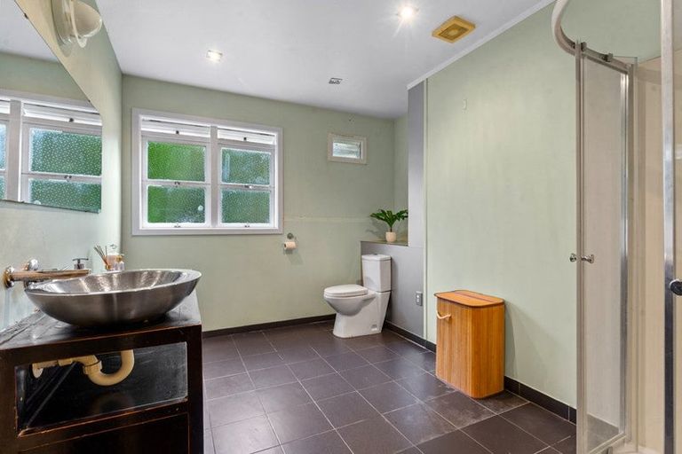 Photo of property in 10 Hobbs Road, Matakatia, Whangaparaoa, 0930