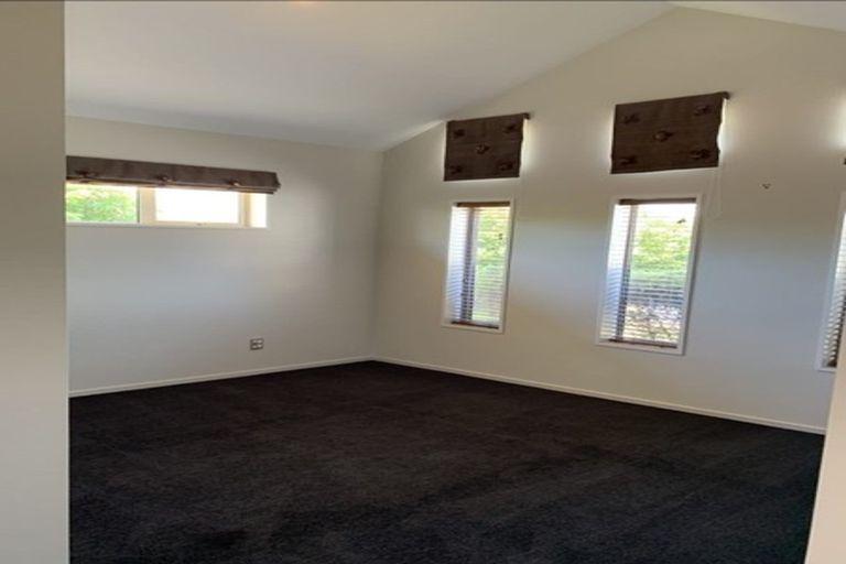 Photo of property in 18 Linkwater Way, Parklands, Christchurch, 8083