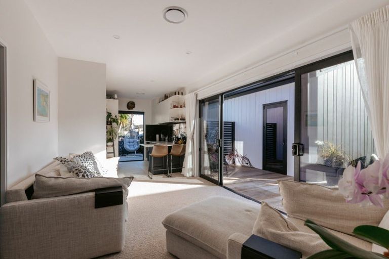 Photo of property in 5 Piha Close, Papamoa Beach, Papamoa, 3118