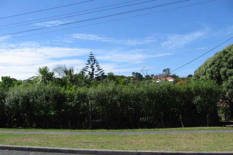 Photo of property in 2/3 Tipau Street, Torbay, Auckland, 0630