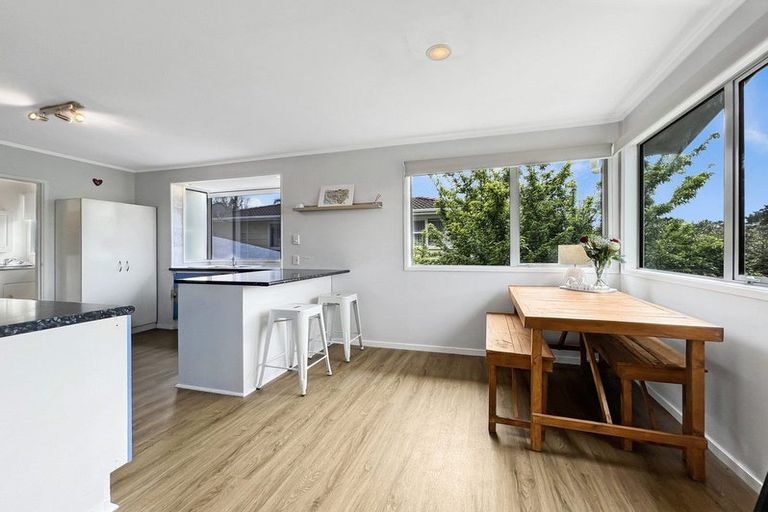 Photo of property in 61 Sunline Avenue, Massey, Auckland, 0614