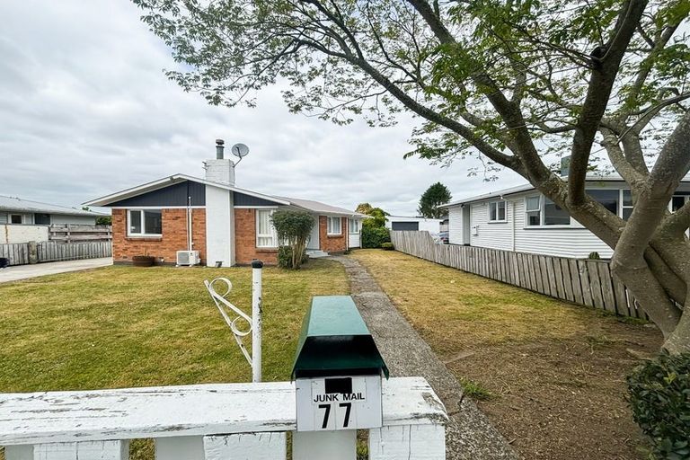Photo of property in 77 Collins Road, Melville, Hamilton, 3206