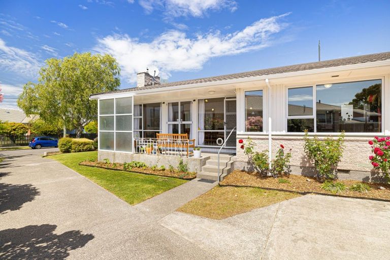 Photo of property in 62 Greendale Avenue, Avonhead, Christchurch, 8042