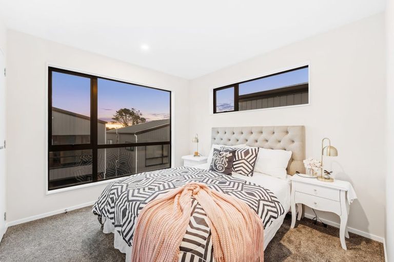 Photo of property in 10 Don Oliver Lane, Glen Eden, 0602