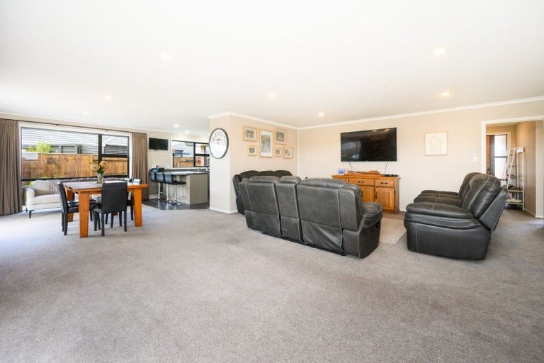 Photo of property in 7 Medallion Court, Kelvin Grove, Palmerston North, 4414