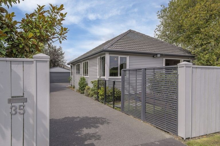 Photo of property in 35 Aorangi Road, Bryndwr, Christchurch, 8053