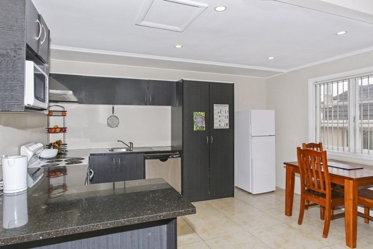 Photo of property in 52 Churchill Avenue, Manurewa, Auckland, 2102