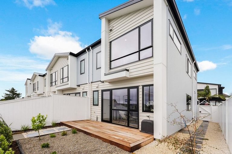 Photo of property in 35 Observation Green, Hobsonville, Auckland, 0616