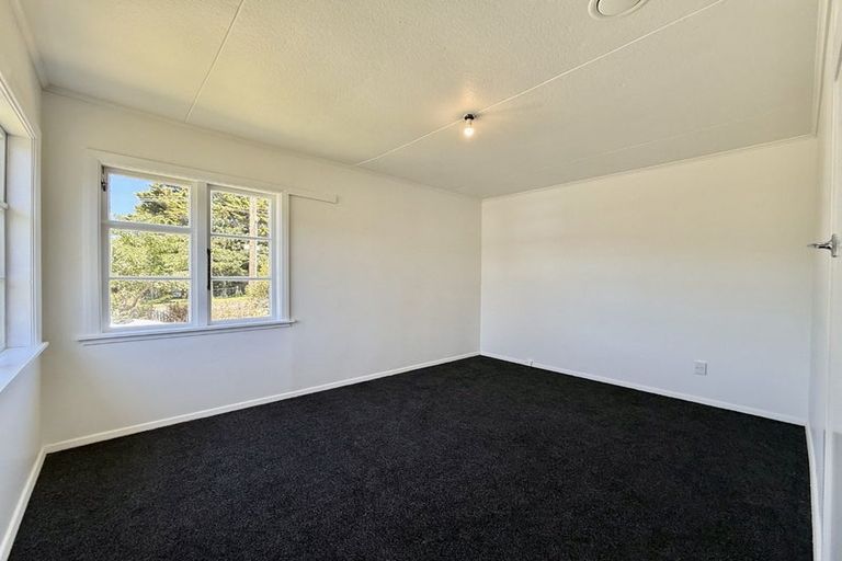 Photo of property in 12 Davis Grove, Wainuiomata, Lower Hutt, 5014