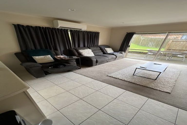 Photo of property in 8 Jomard Terrace, Northcross, Auckland, 0632