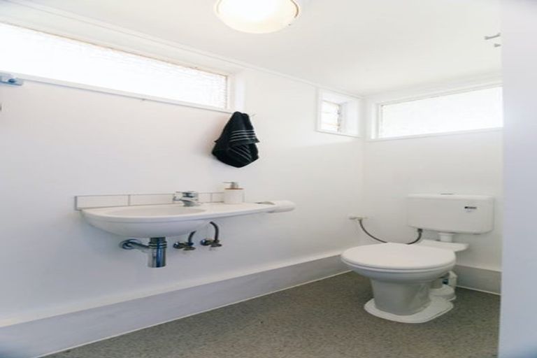 Photo of property in 18c Trevor Terrace, Paremata, Porirua, 5024