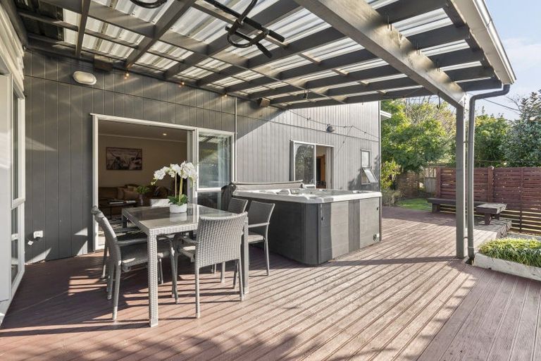 Photo of property in 23 Heta Road, Highlands Park, New Plymouth, 4312