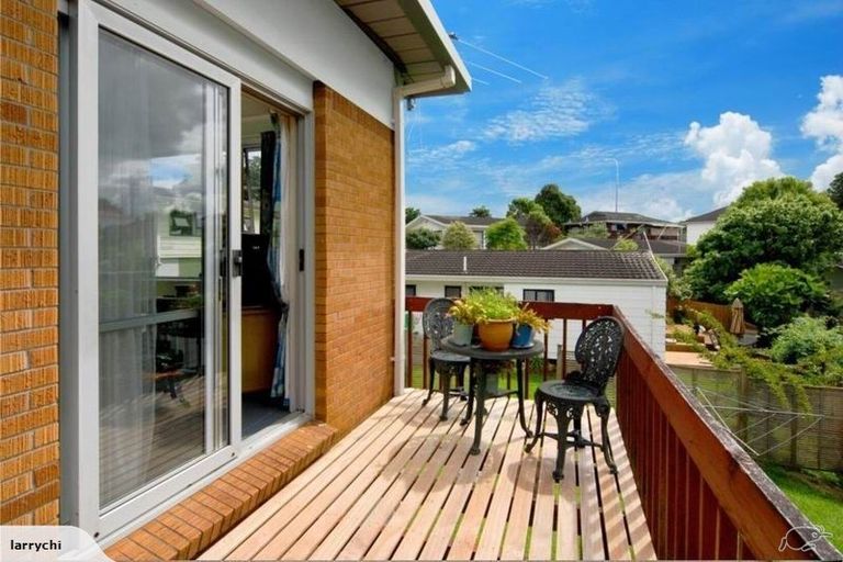 Photo of property in 2/6 Chivalry Road, Glenfield, Auckland, 0629