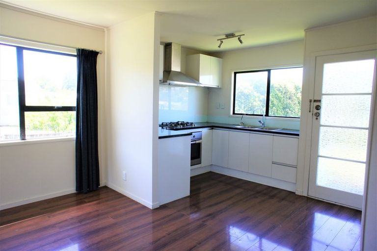 Photo of property in 26 Lambrown Drive, Totara Vale, Auckland, 0629