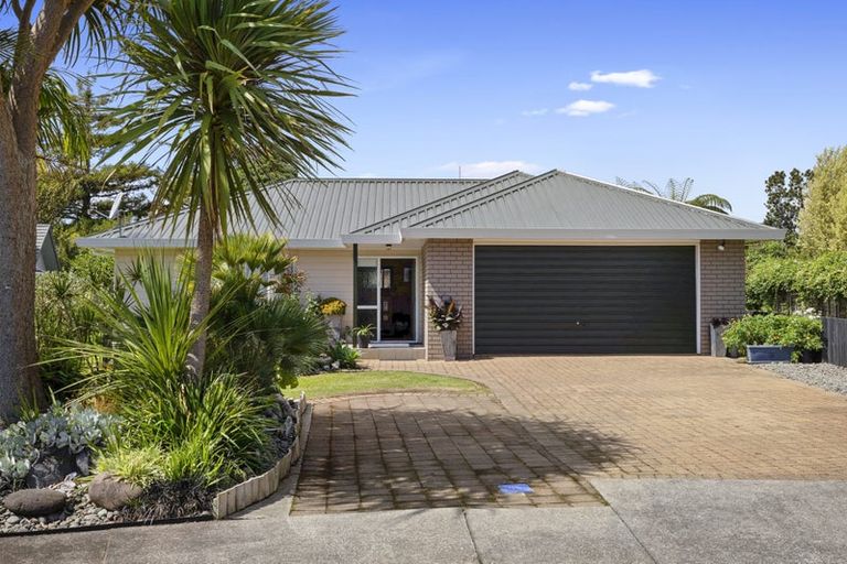 Photo of property in 12 Frank Frethey Place, Highlands Park, New Plymouth, 4312