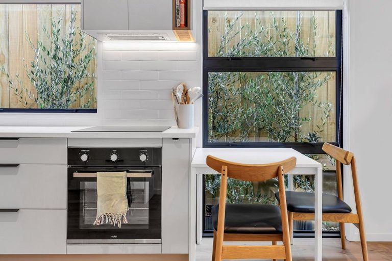 Photo of property in 1092b Great North Road, Point Chevalier, Auckland, 1022