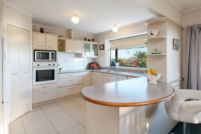 Photo of property in 2/3 Te Akau Crescent, Bucklands Beach, Auckland, 2012