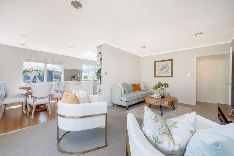 Photo of property in 30a Colmar Road, Mellons Bay, Auckland, 2014