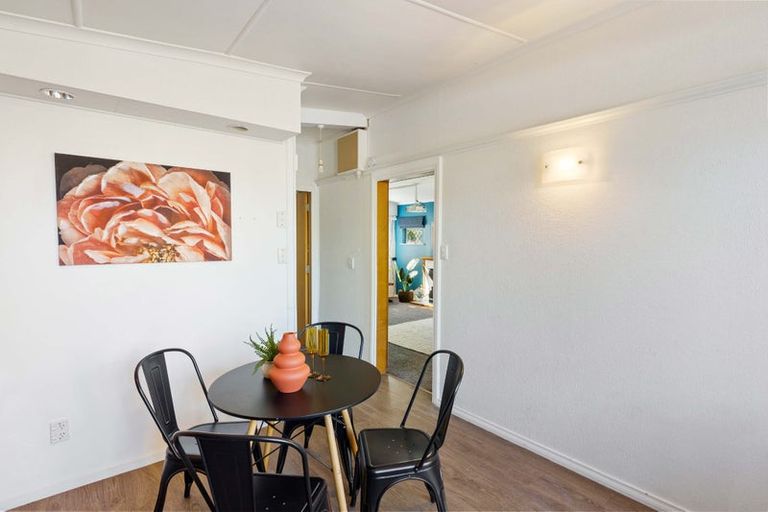 Photo of property in 8 Winara Avenue, Waikanae, 5036