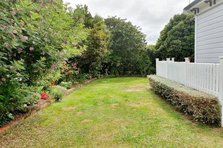 Photo of property in 286 Main Road, Tawa, Wellington, 5028