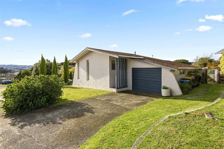 Photo of property in 24 Hicks Close, Whitby, Porirua, 5024