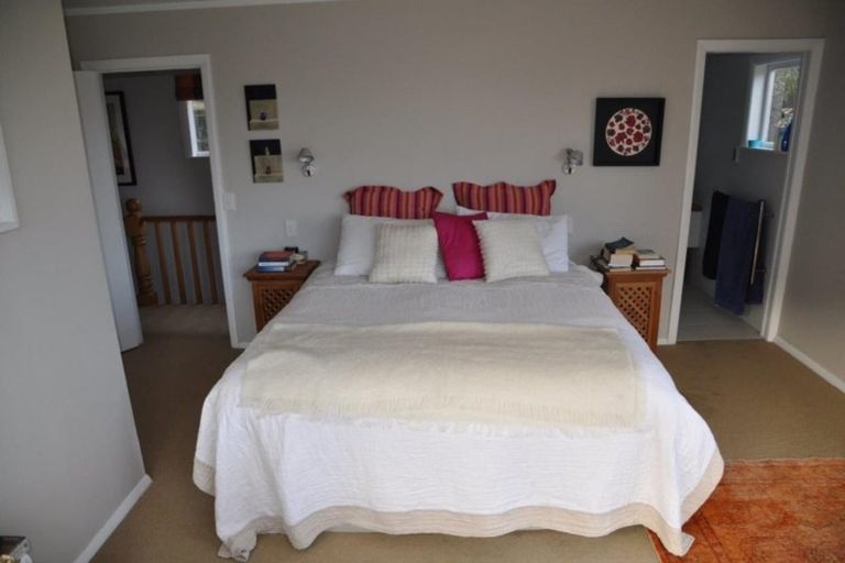 Photo of property in 124 Cheviot Road, Lowry Bay, Lower Hutt, 5013
