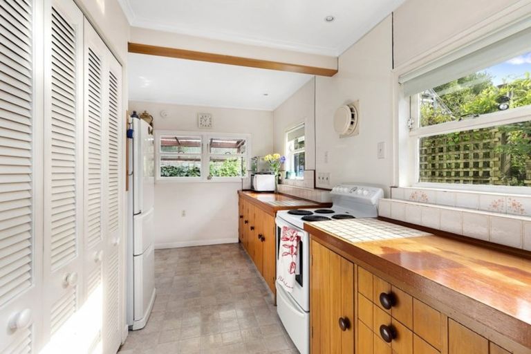 Photo of property in 9 Magdalen Street, Tawa, Wellington, 5028