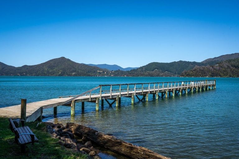 Photo of property in 7102 Kenepuru Road, Raetihi, Picton, 7282