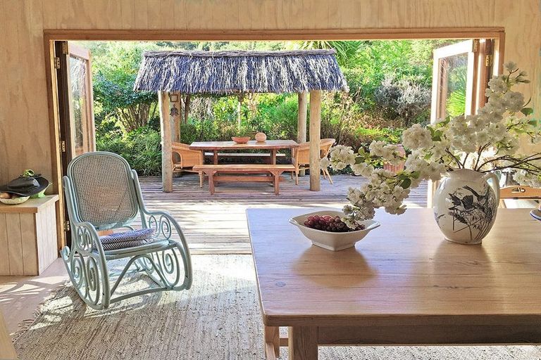 Photo of property in 76 Top Town Place, Coromandel, 3506