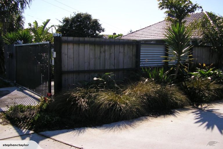 Property details for 2 Sollum Road, Panmure, Auckland, 1072