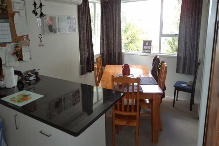 Photo of property in 12 Damian Way, Weymouth, Auckland, 2103