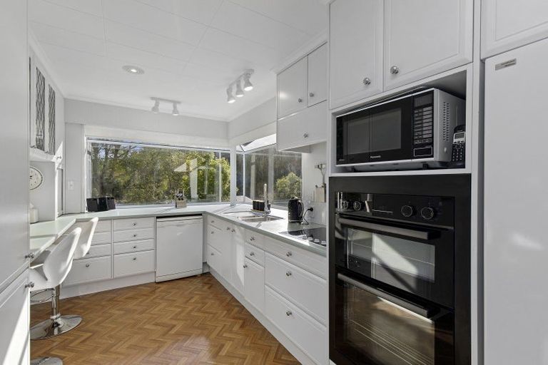 Photo of property in 4 Harewood Grove, Pinehaven, Upper Hutt, 5019